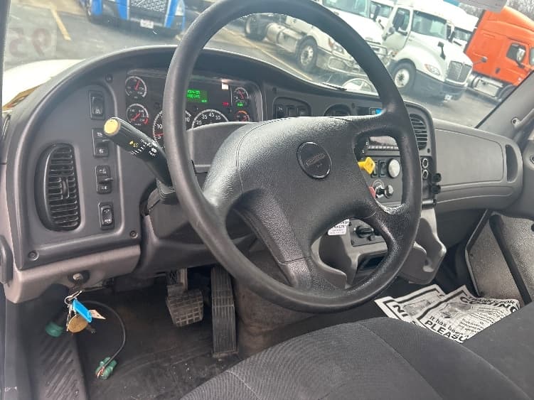 2020 Freightliner M2 112 — photo 10