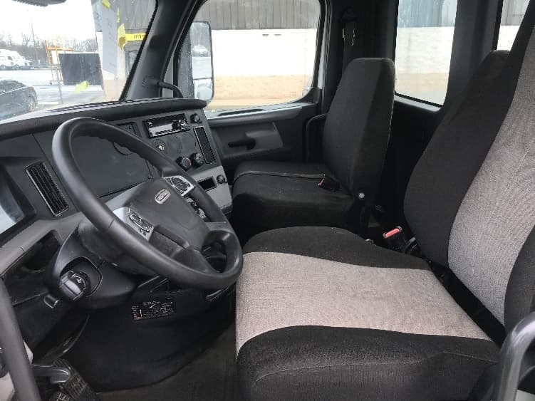 2020 Freightliner Cascadia — photo 10