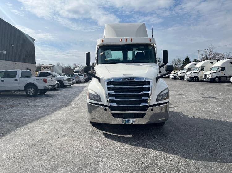 2020 Freightliner Cascadia — photo 2