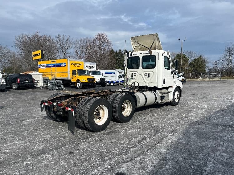 2020 Freightliner Cascadia — photo 7