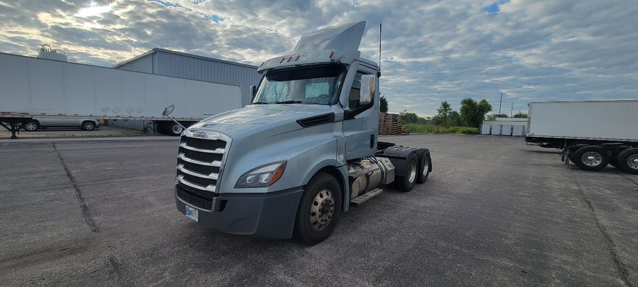 2020 Freightliner Cascadia — photo 3