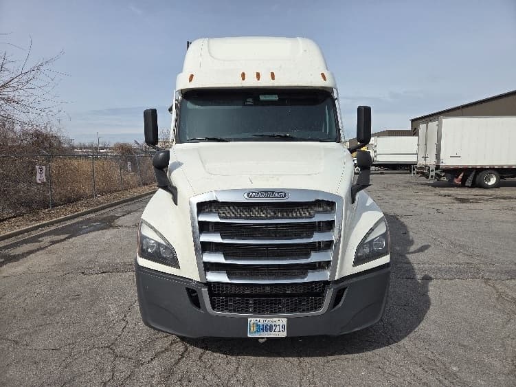 2021 Freightliner Cascadia — photo 2