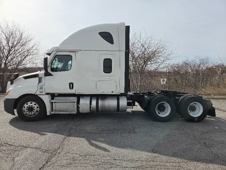 2021 Freightliner Cascadia — photo 4