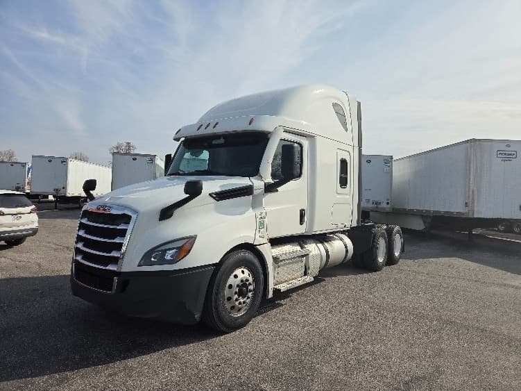 2021 Freightliner Cascadia — photo 3