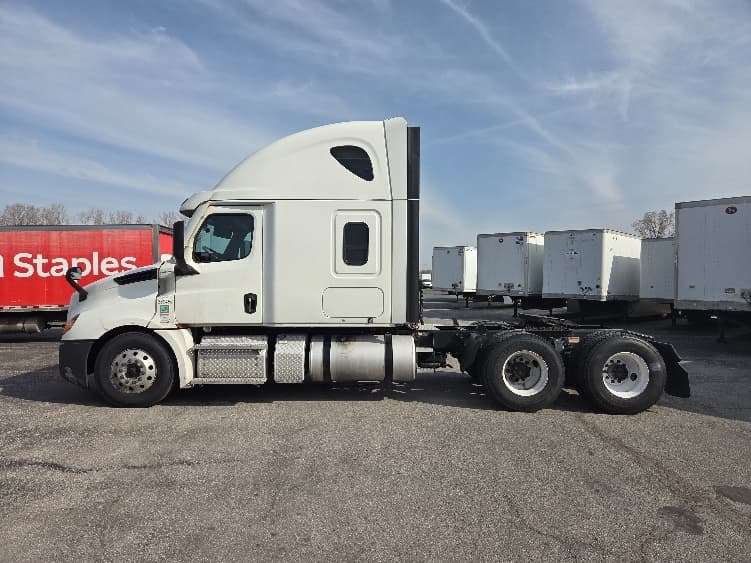 2021 Freightliner Cascadia — photo 4
