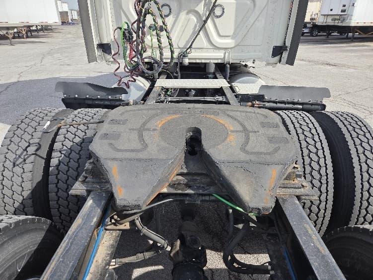 2021 Freightliner Cascadia — photo 6