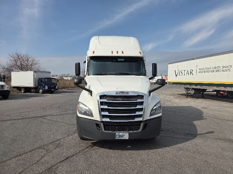 2021 Freightliner Cascadia — photo 2