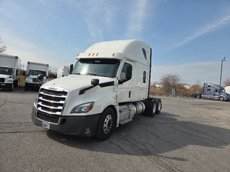 2021 Freightliner Cascadia — photo 3