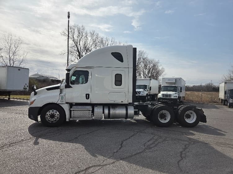 2021 Freightliner Cascadia — photo 4