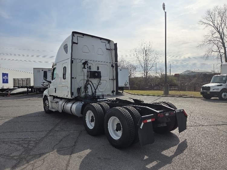 2021 Freightliner Cascadia — photo 5
