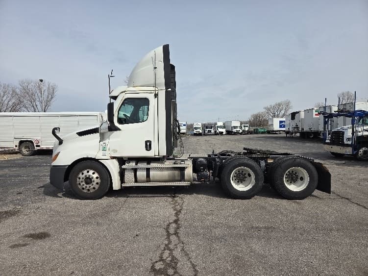 2021 Freightliner Cascadia — photo 4