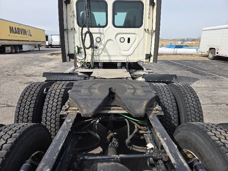 2021 Freightliner Cascadia — photo 6