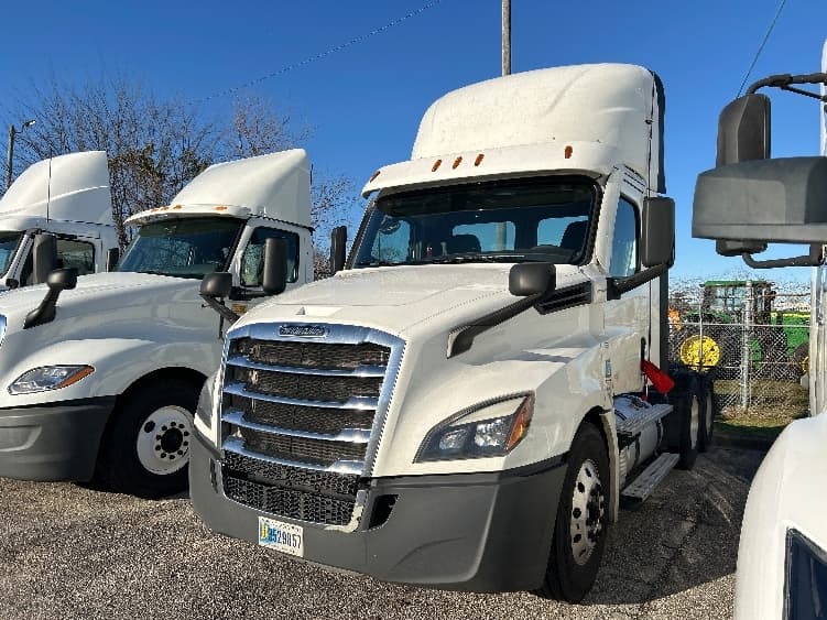 2021 Freightliner Cascadia — photo 3