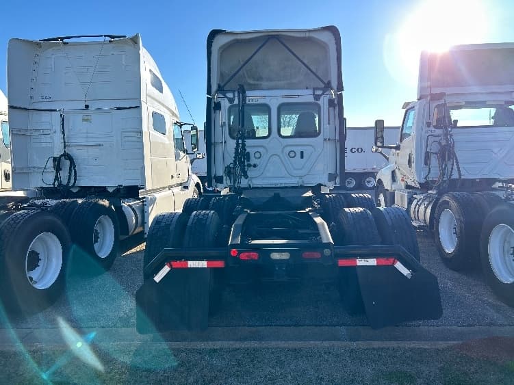 2021 Freightliner Cascadia — photo 6