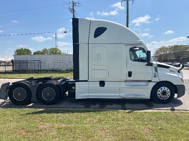 2020 Freightliner Cascadia — photo 8
