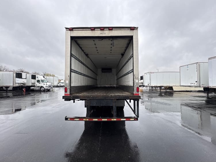 2021 Freightliner M2 112 — photo 8