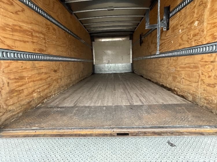 2020 Isuzu NPR — photo 10