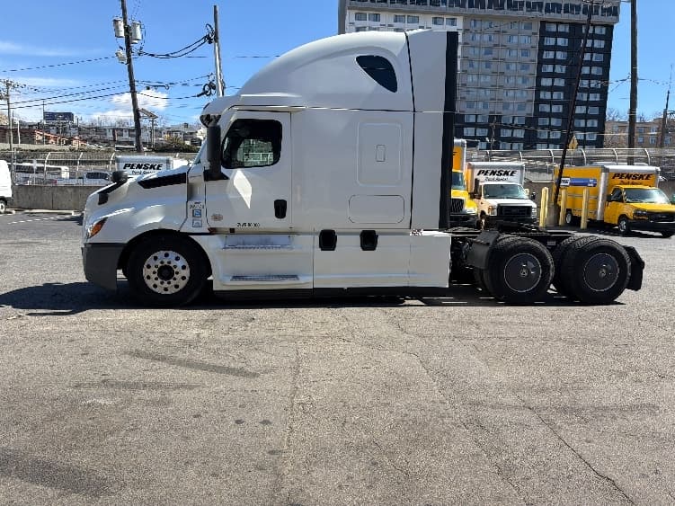 2020 Freightliner Cascadia — photo 4