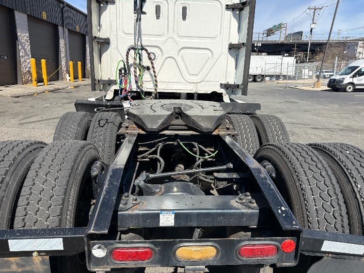 2020 Freightliner Cascadia — photo 6