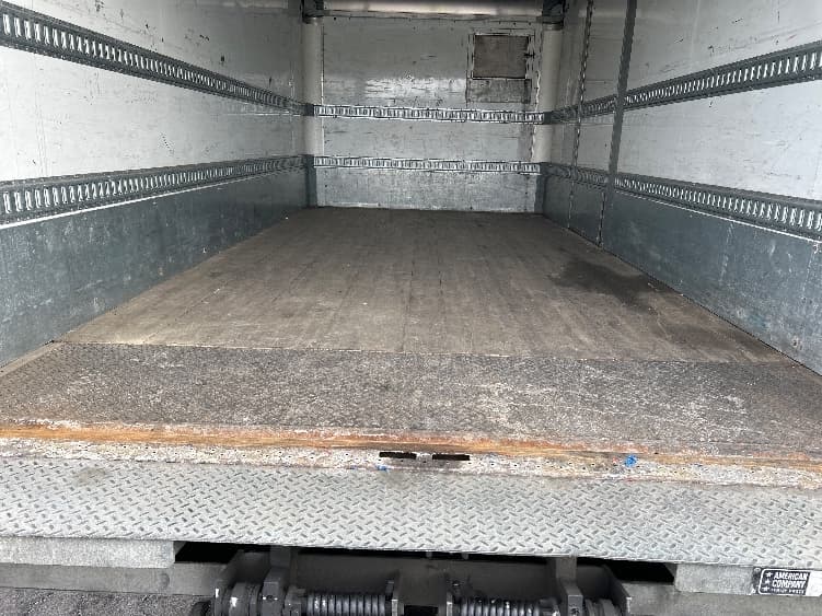 2020 Isuzu NQR — photo 10