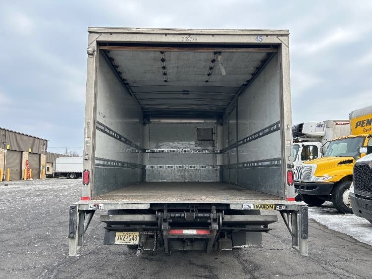 2020 Isuzu NQR — photo 8