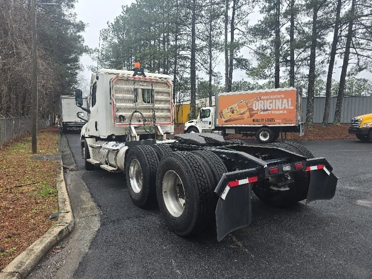 2021 Freightliner Cascadia — photo 5
