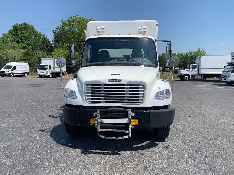 2020 Freightliner M2 106 — photo 2