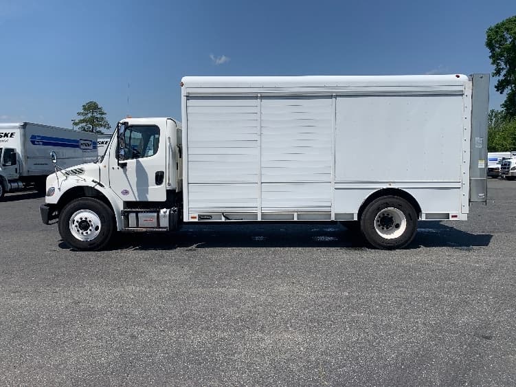2020 Freightliner M2 106 — photo 4