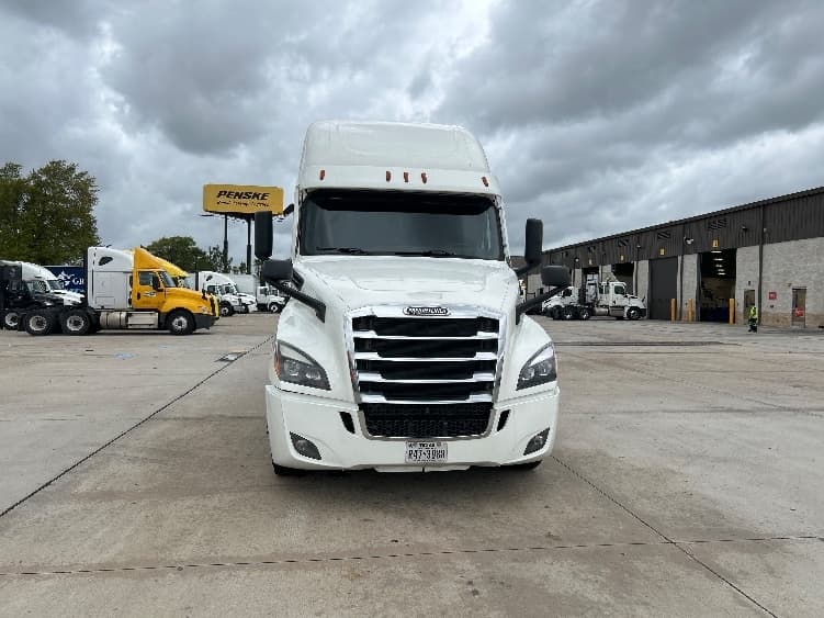 2021 Freightliner Cascadia — photo 2