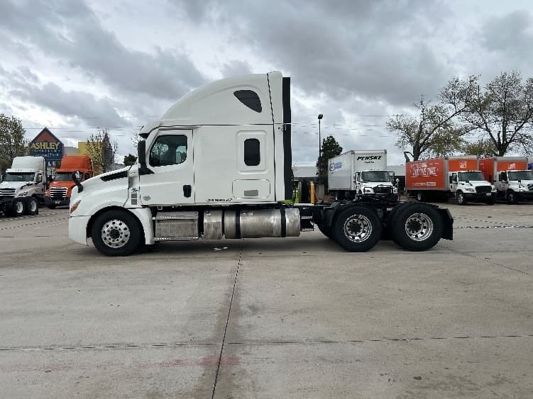 2021 Freightliner Cascadia — photo 4