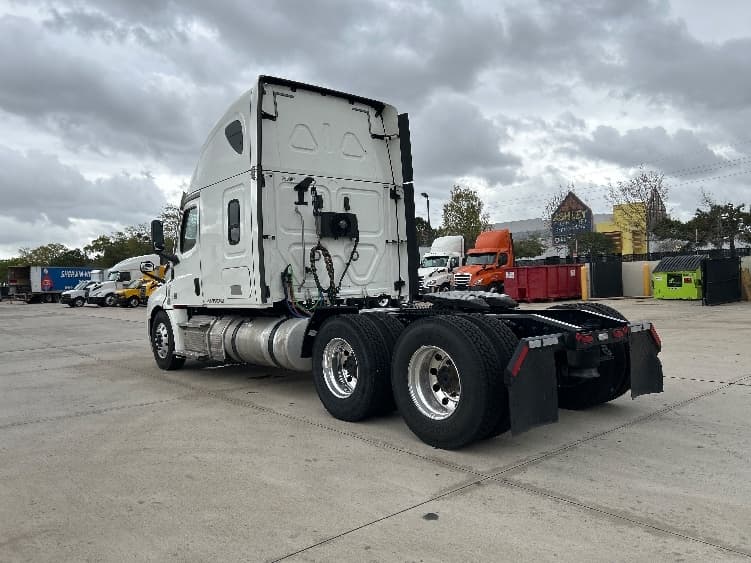 2021 Freightliner Cascadia — photo 5