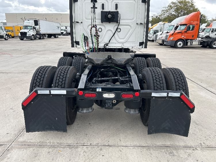 2021 Freightliner Cascadia — photo 6