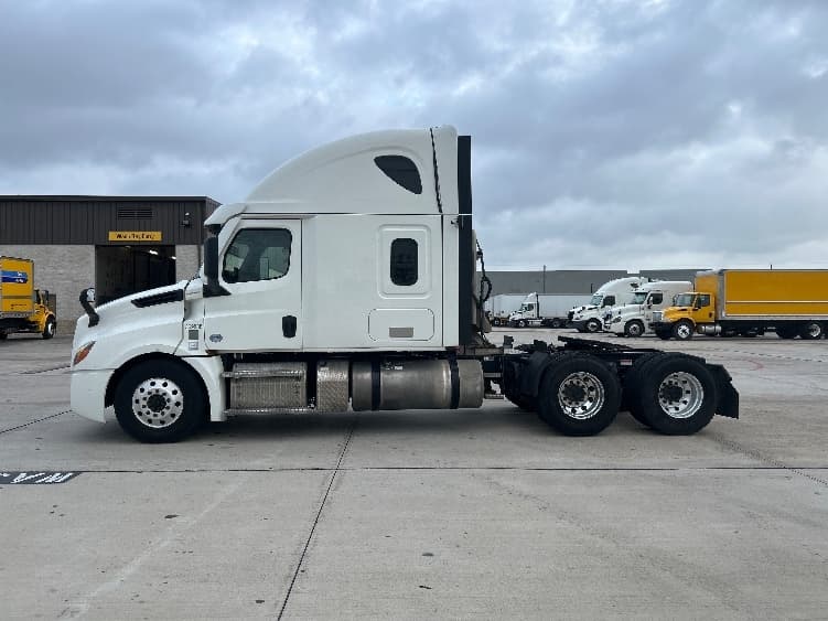 2021 Freightliner Cascadia — photo 4