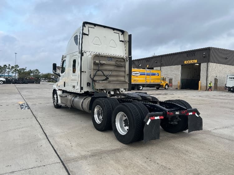 2021 Freightliner Cascadia — photo 5