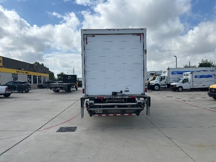 2021 Freightliner M2 106 — photo 7