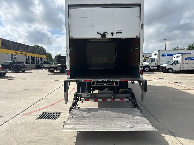 2021 Freightliner M2 106 — photo 9