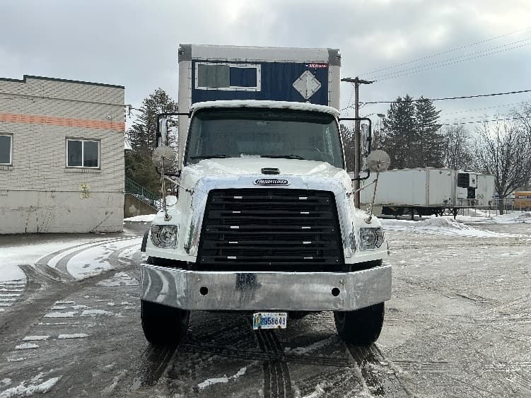 2021 Freightliner 114SD — photo 2