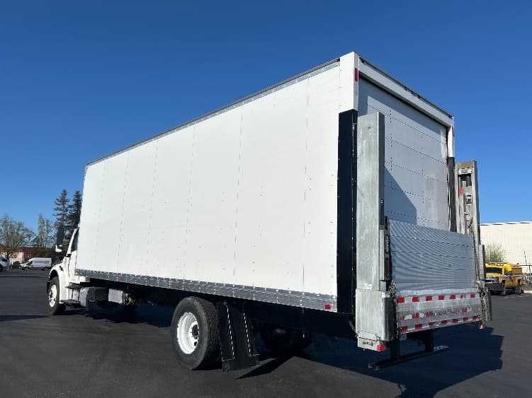 2021 Freightliner M2 106 — photo 6