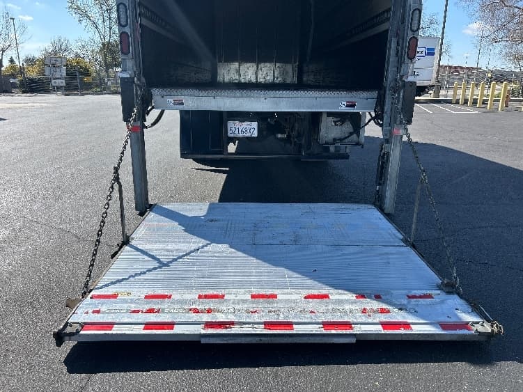 2021 Freightliner M2 106 — photo 9