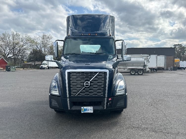 2021 Volvo VNL 300 — photo 2