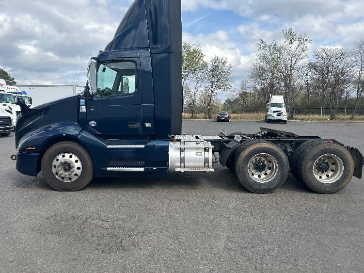 2021 Volvo VNL 300 — photo 4