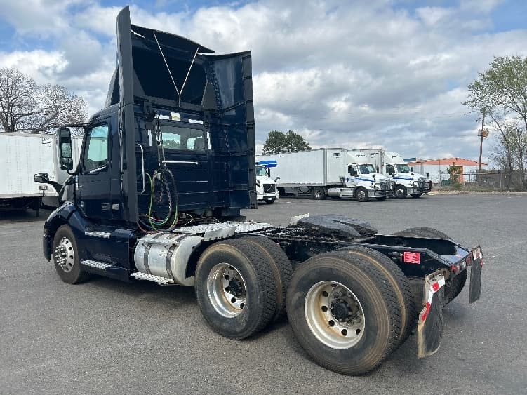 2021 Volvo VNL 300 — photo 5