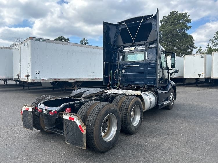2021 Volvo VNL 300 — photo 7