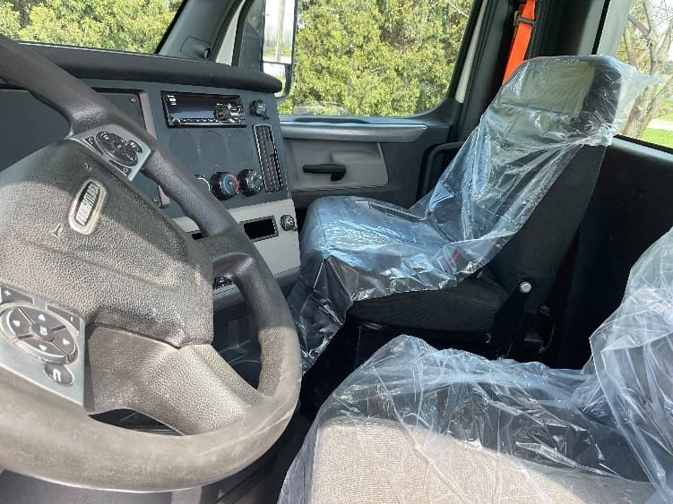 2021 Freightliner Cascadia — photo 10