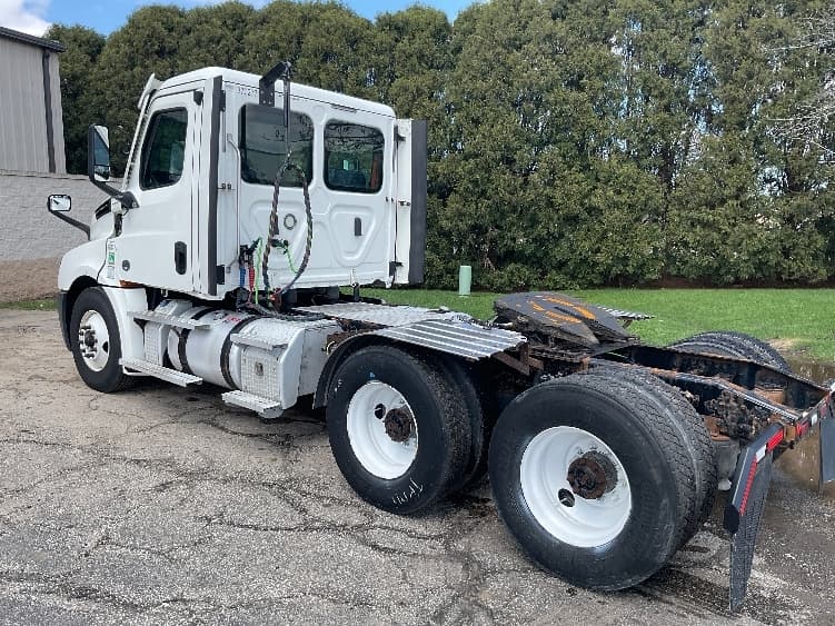 2021 Freightliner Cascadia — photo 5