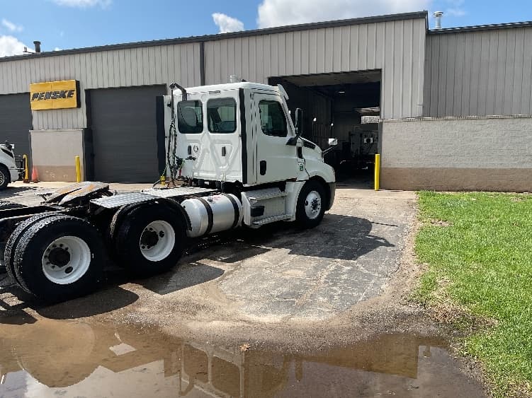 2021 Freightliner Cascadia — photo 7