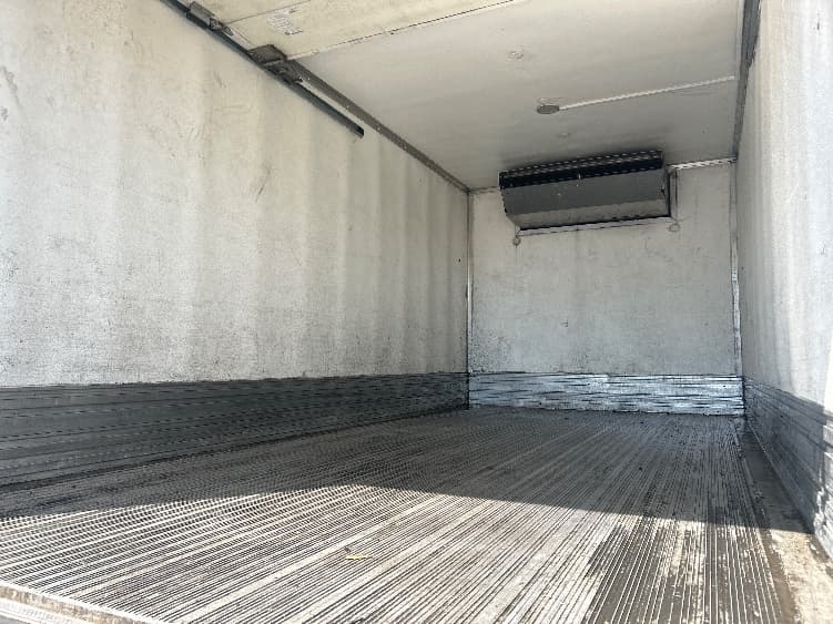 2020 Isuzu NQR — photo 10