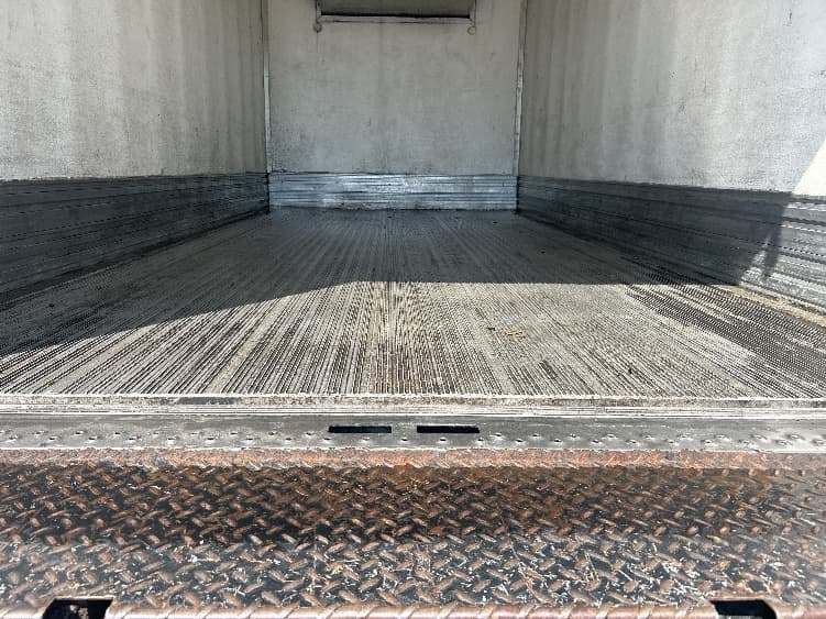 2020 Isuzu NQR — photo 9