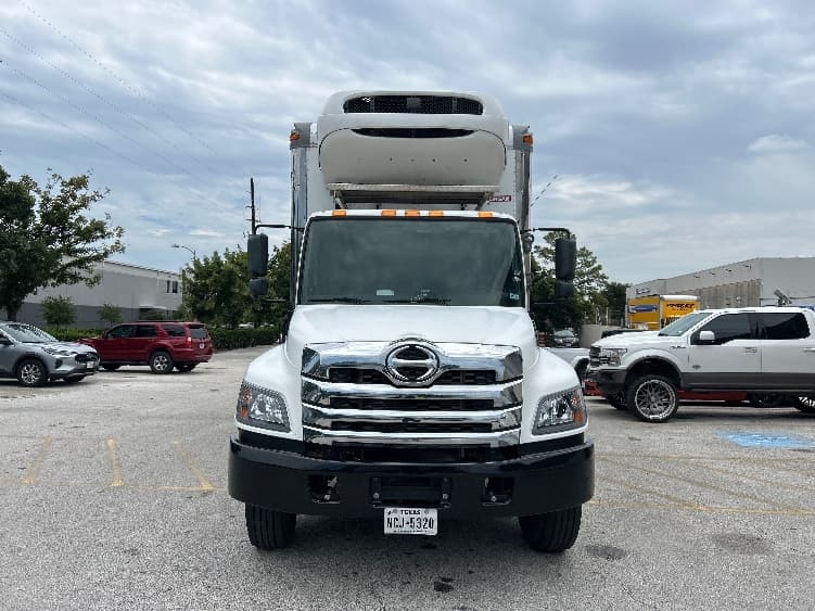 2021 Hino L6 — photo 2