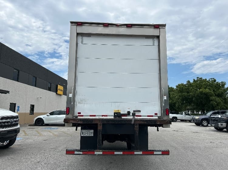 2021 Hino L6 — photo 7